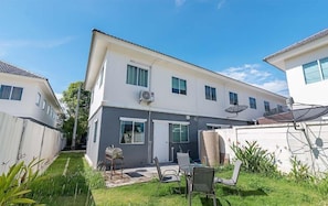 Exterior detail - Baan Buasai (Thep Krasattri)