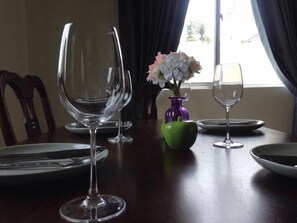 Comfort House, 3 Bedrooms | In-room dining