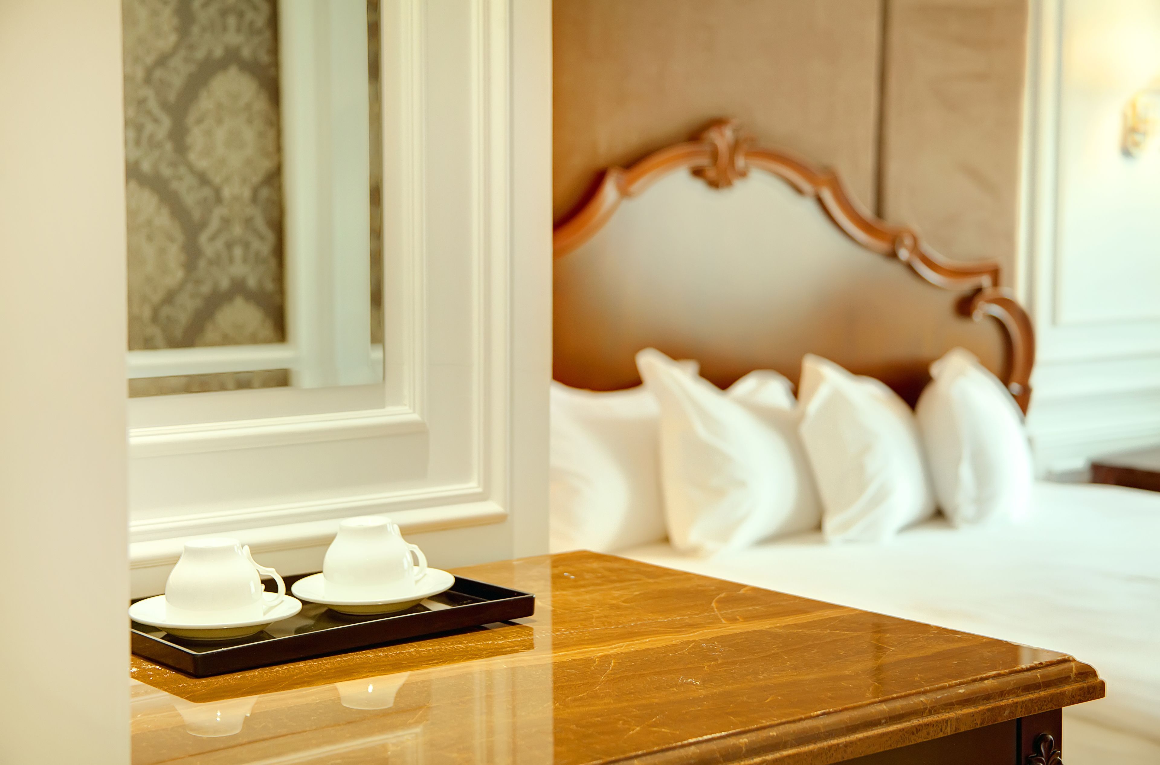 deluxe king room | minibar, in-room safe, desk, blackout curtains