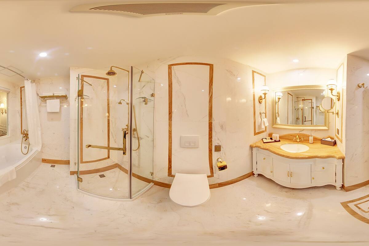 signature suite, 1 king bed, non smoking, club lounge access | bathroom | separate bathtub and shower, free toiletries, hair dryer, bathrobes