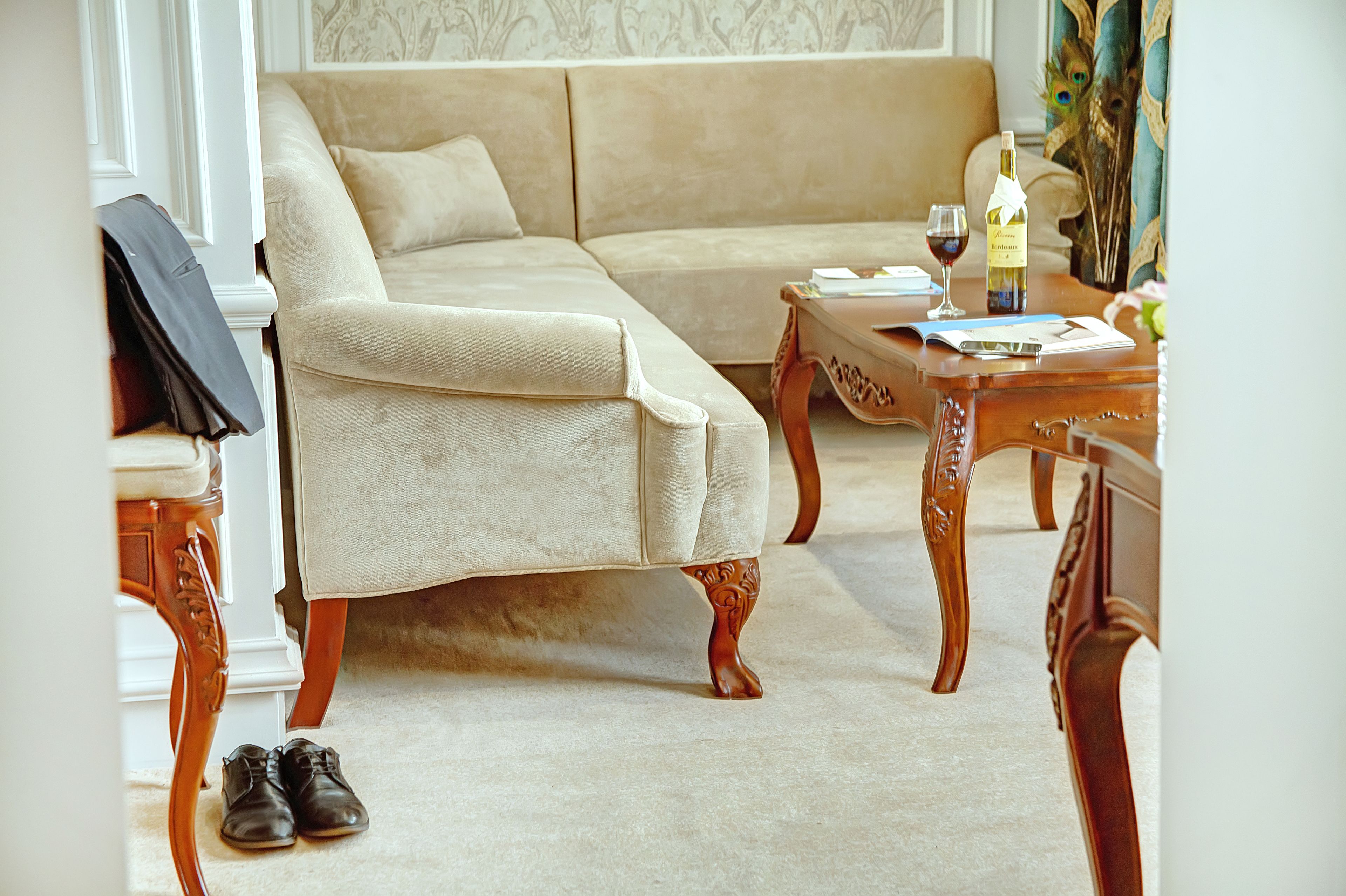 deluxe suite | minibar, in-room safe, desk, blackout curtains