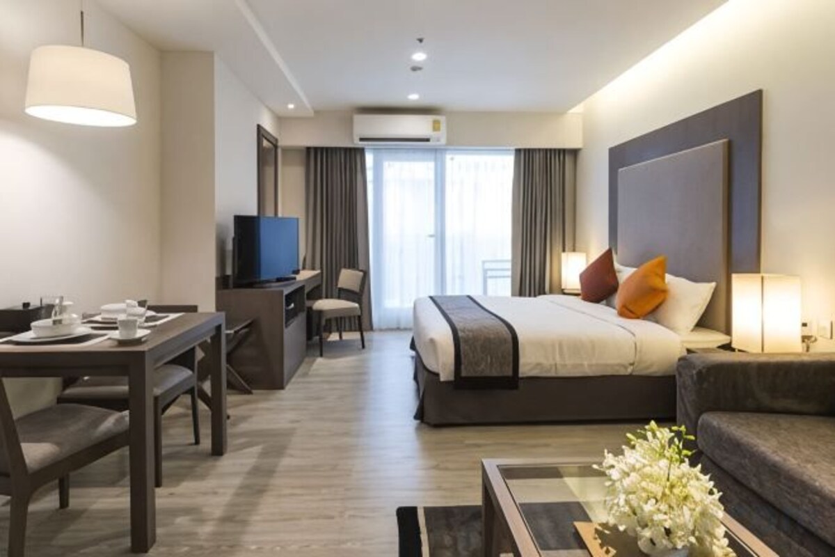 In-room safe, desk, blackout drapes, WiFi (free)