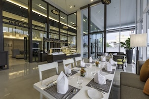 3 restaurantes; se sirve desayuno, almuerzo y cena