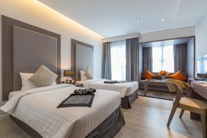 Phòng 2 giường đơn Deluxe | Két bảo mật tại phòng, bàn, màn/rèm cản sáng 