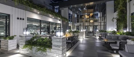 3 间餐厅,供应早餐、午餐和晚餐,国际美食