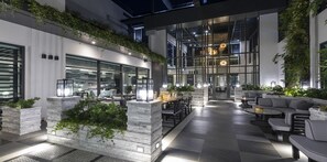 3 間餐廳；供應早餐、午餐和晚餐
