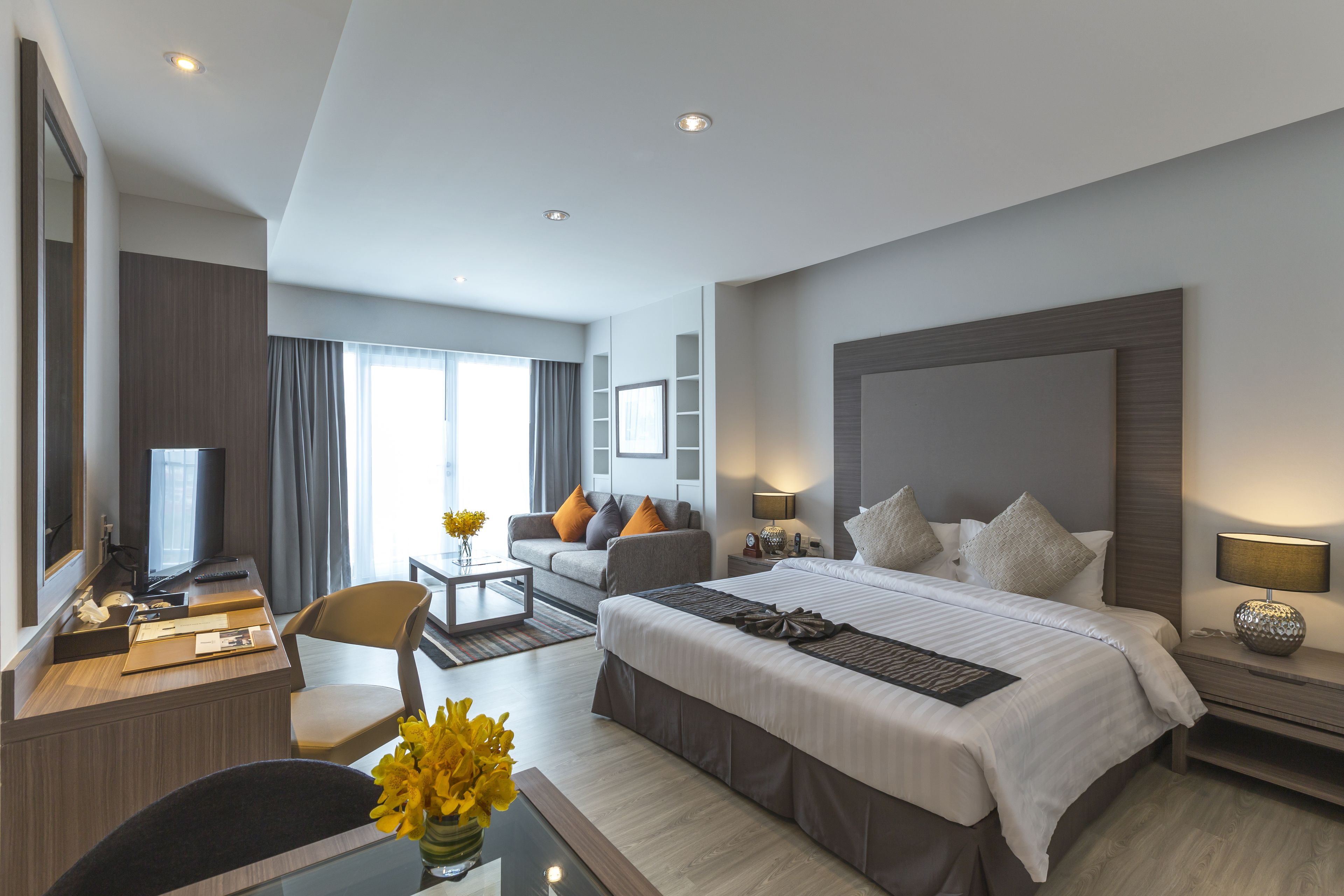 deluxe twin room | 1 bedroom, in-room safe, desk, blackout curtains