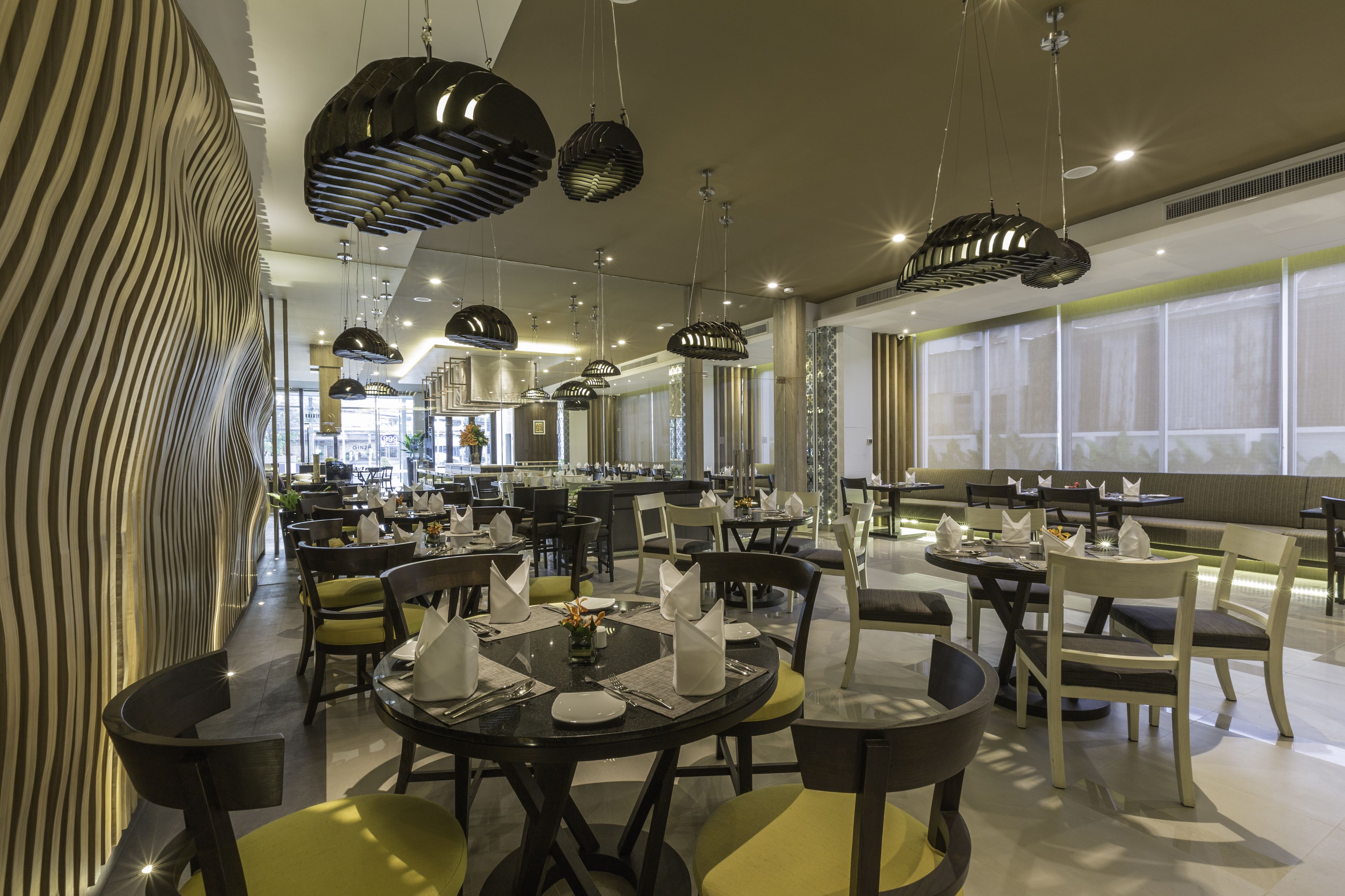 daily buffet breakfast (thb 377 per person)