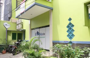 Exterior - B Shaw Hotel (Jakarta)