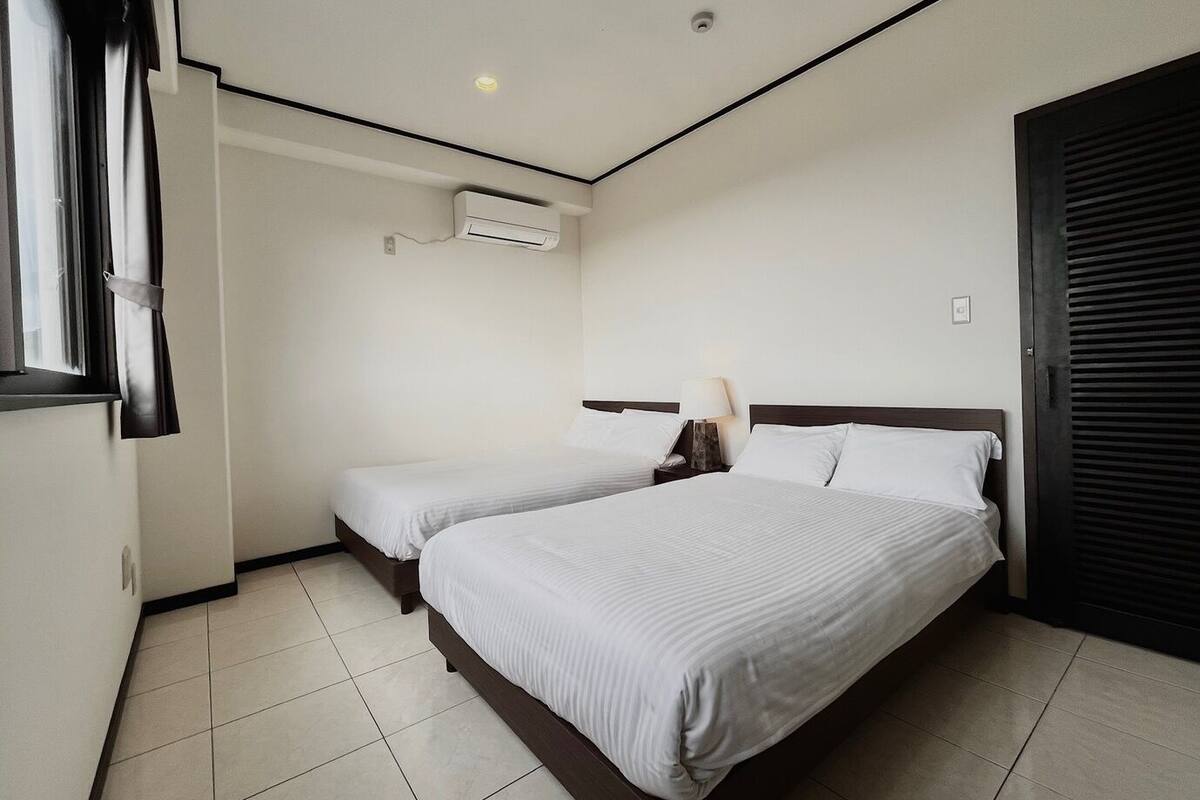 Soundproofing, free WiFi, bed sheets
