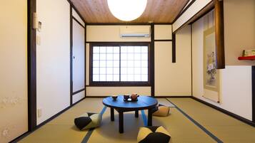 Private Vacation Home | Iron/ironing board, free WiFi, bed sheets