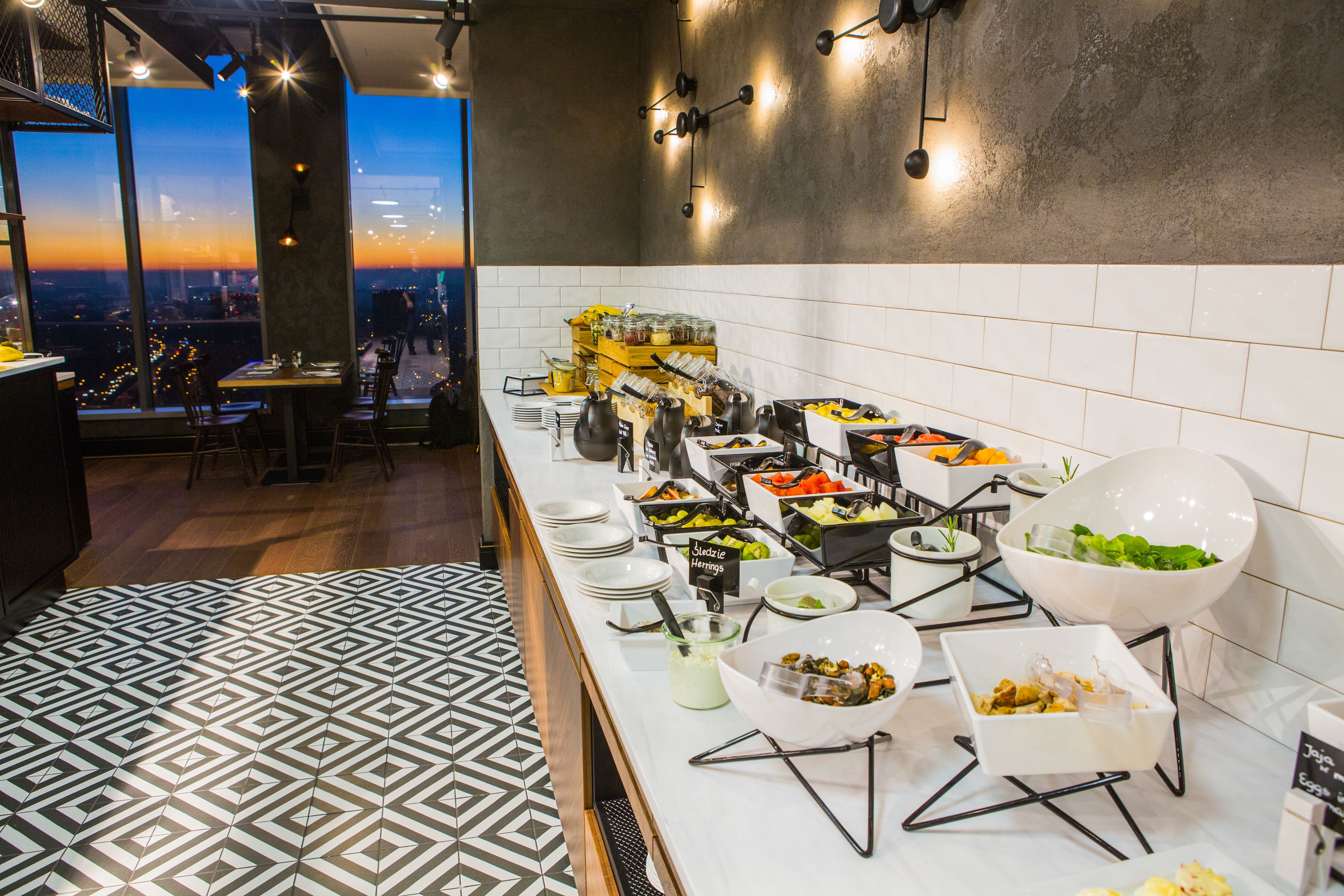 Daily buffet breakfast (PLN 99 per person)