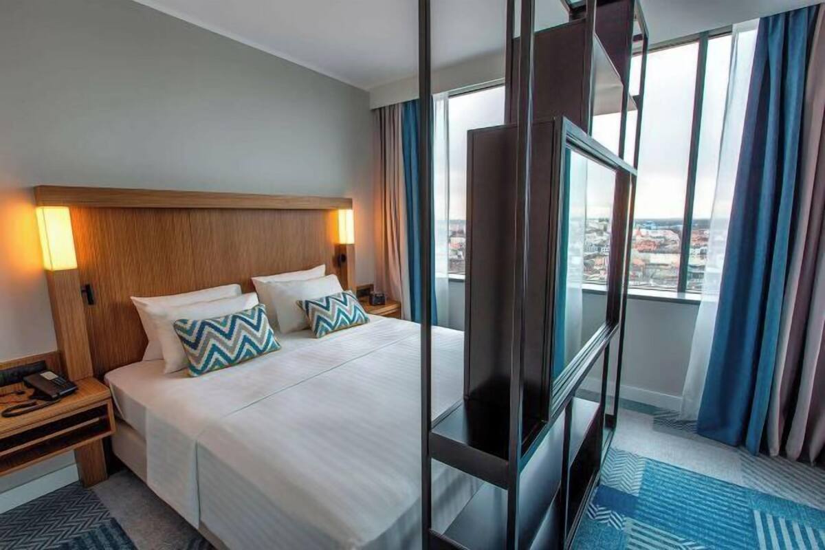Premium bedding, in-room safe, desk, soundproofing