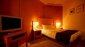 Double Room, Non Smoking | Desk, free WiFi, bed sheets