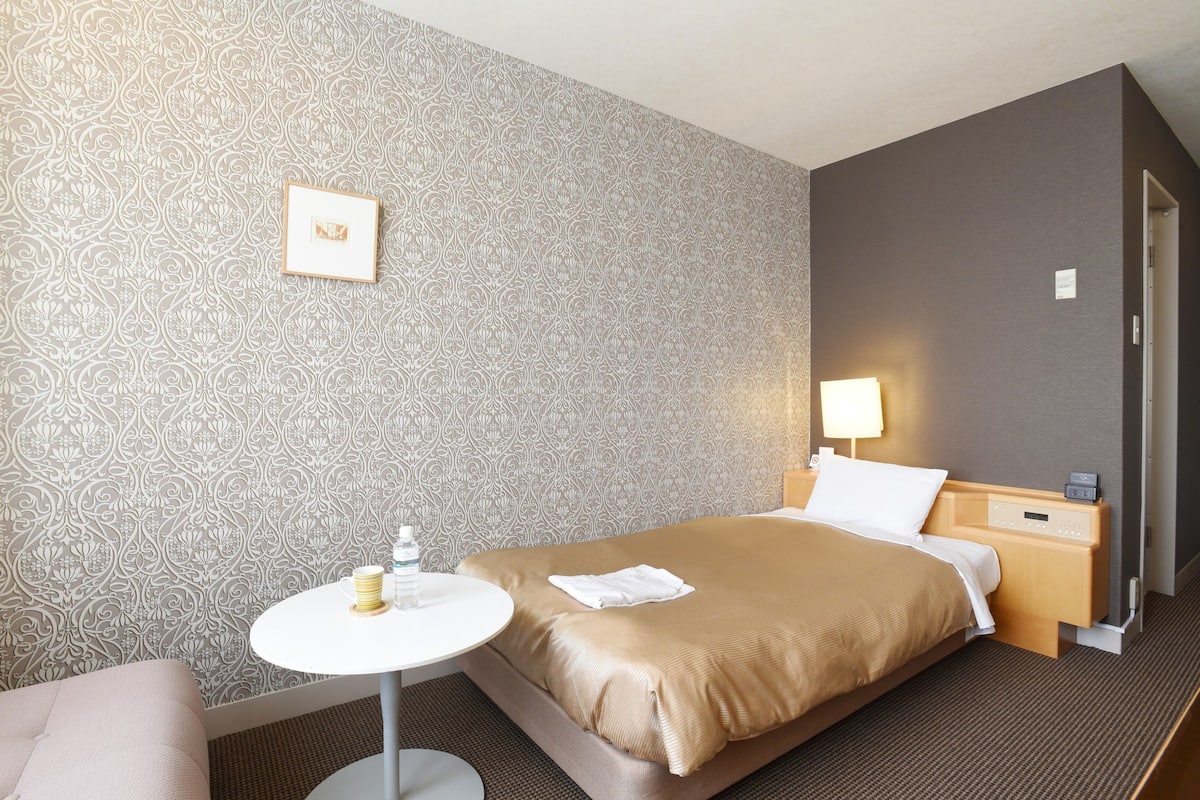 1 habitación, escritorio, wifi gratis y ropa de cama