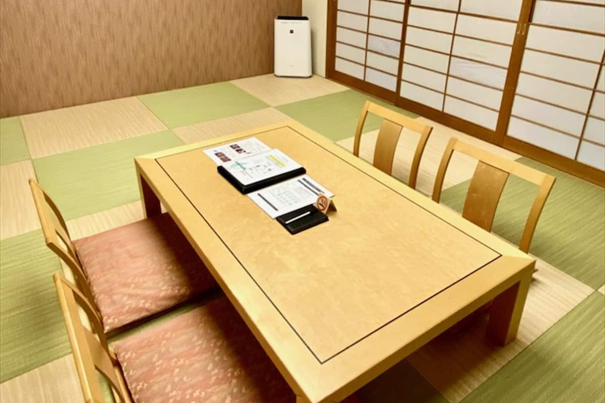 1 habitación, escritorio, wifi gratis y ropa de cama