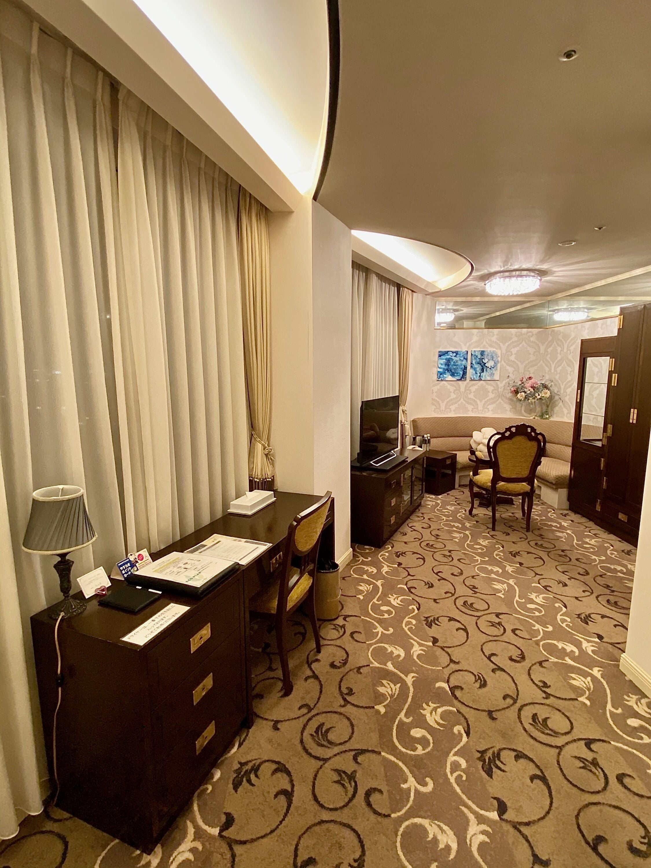 Suite, 2 Twin Beds, Non Smoking | Desk, free WiFi, bed sheets, wheelchair access