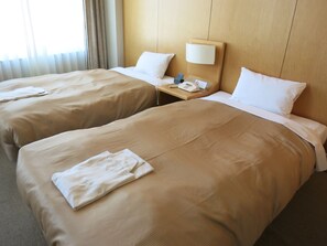 Twin Room, Non Smoking | Desk, free WiFi, bed sheets, wheelchair access - Hotel Grandvert GIZAN (Gifu)