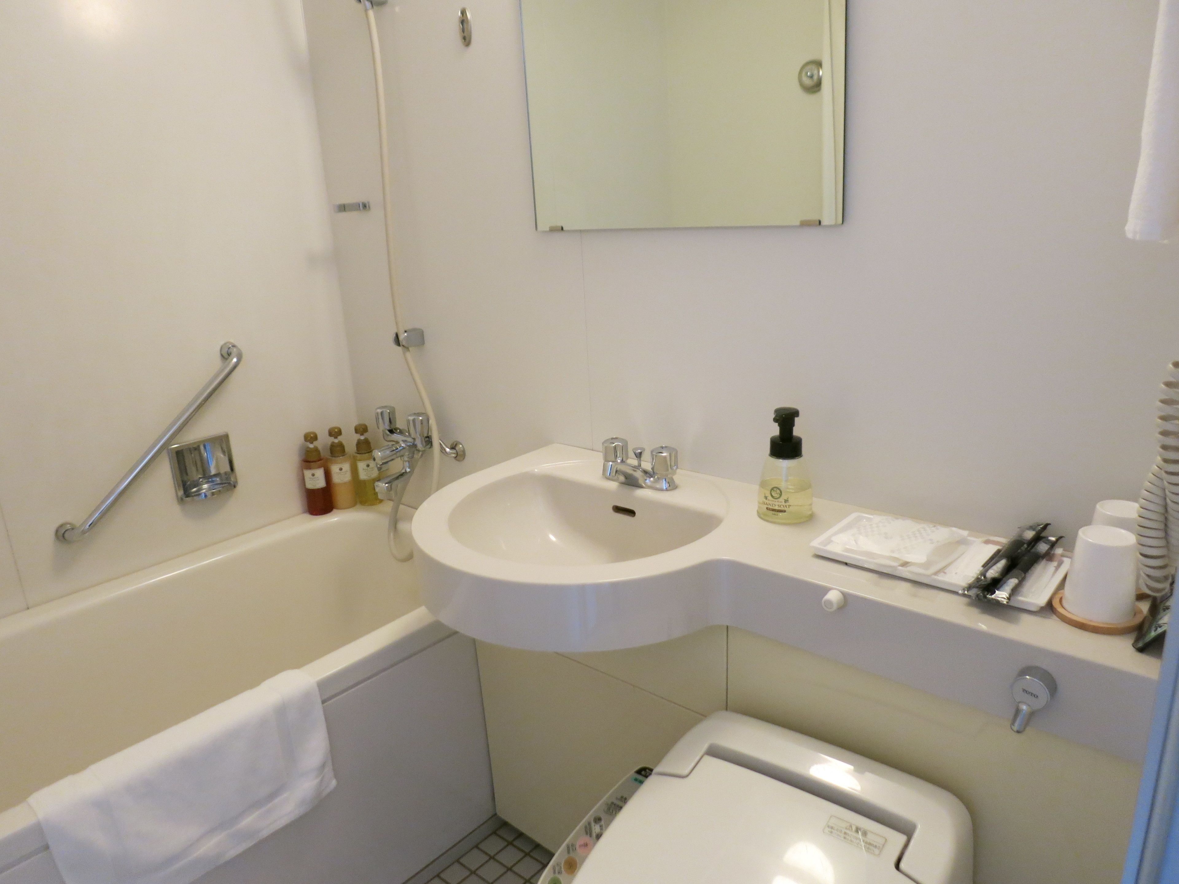 combined shower/bathtub, free toiletries, hair dryer, slippers