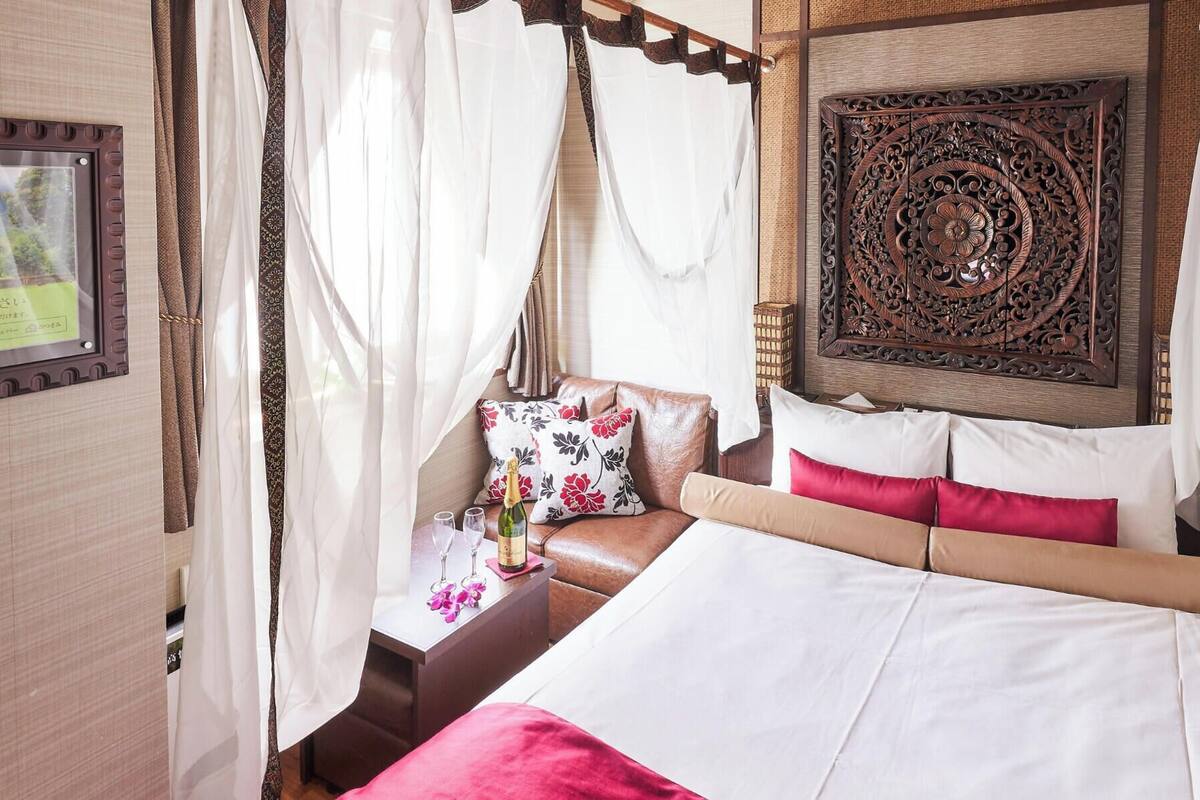 Premium bedding, soundproofing, free WiFi, bed sheets
