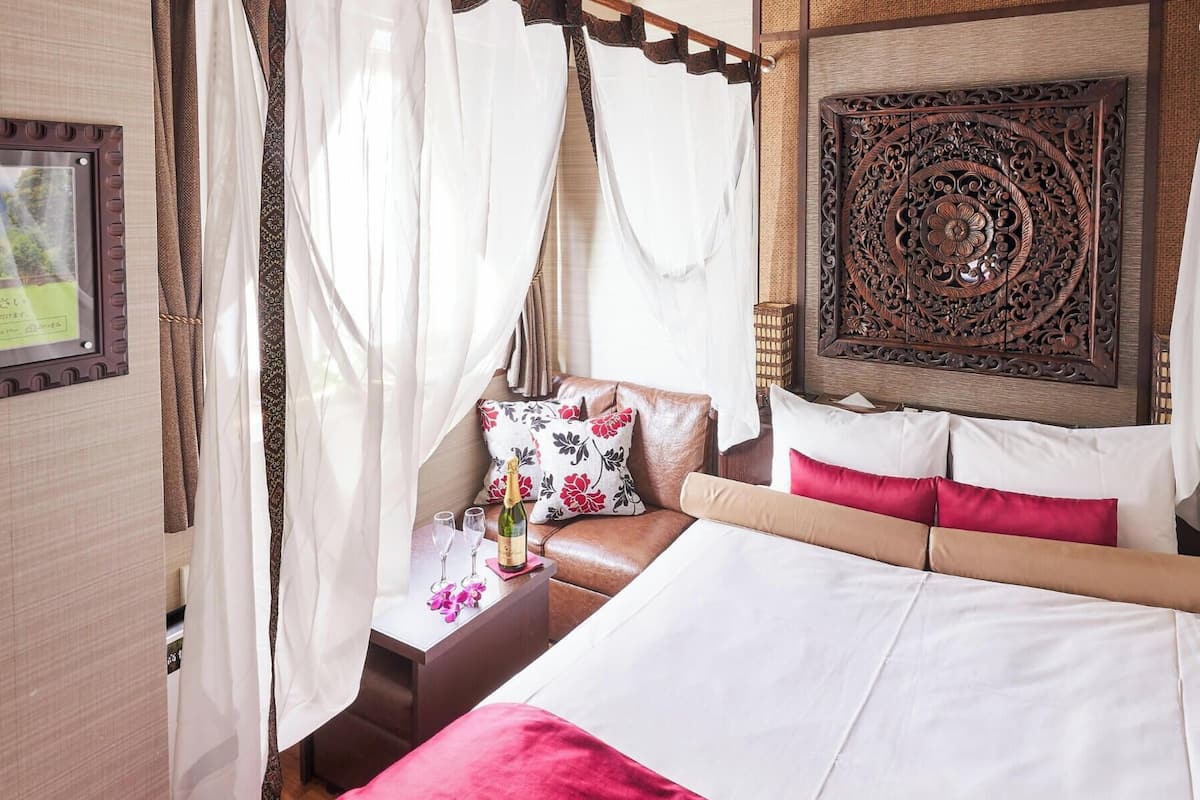 Premium bedding, soundproofing, free WiFi, bed sheets