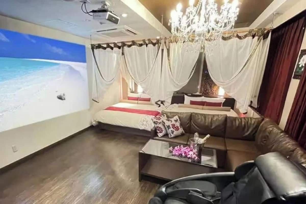 Premium bedding, soundproofing, free WiFi, bed sheets