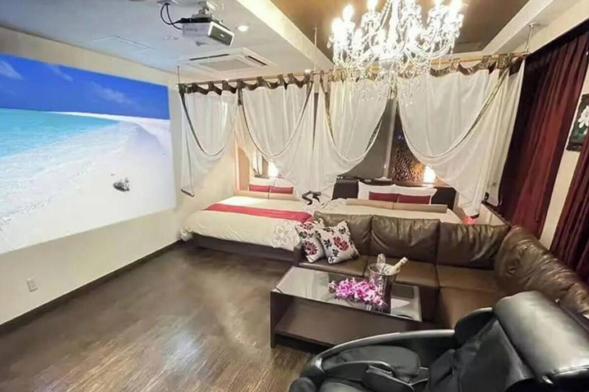 Premium bedding, soundproofing, free WiFi, bed sheets