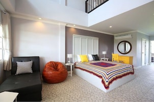 Quarto quádruplo luxo (Tulip) | 1 quarto, roupas de cama premium, escrivaninha, quartos à prova de som