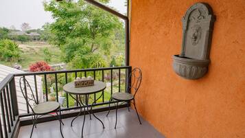 Suite Deluxe (King Lavender) | Balcón