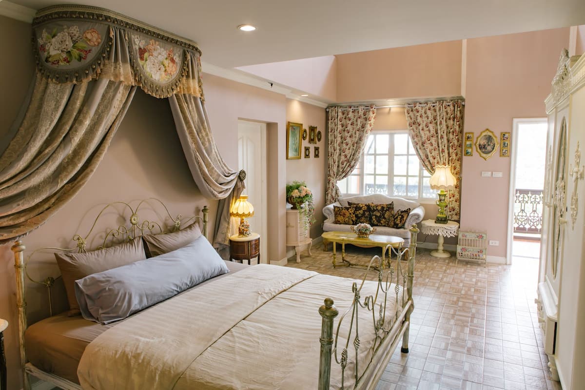 Deluxe suite (King Lavender) | 1 slaapkamer, luxe beddengoed, een bureau, geluiddichte muren