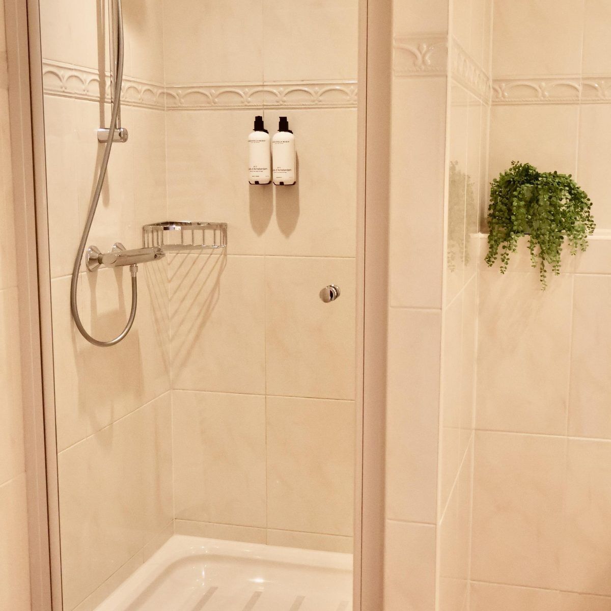 economy twin room | 1 bedroom, in-room safe, desk, free wifi