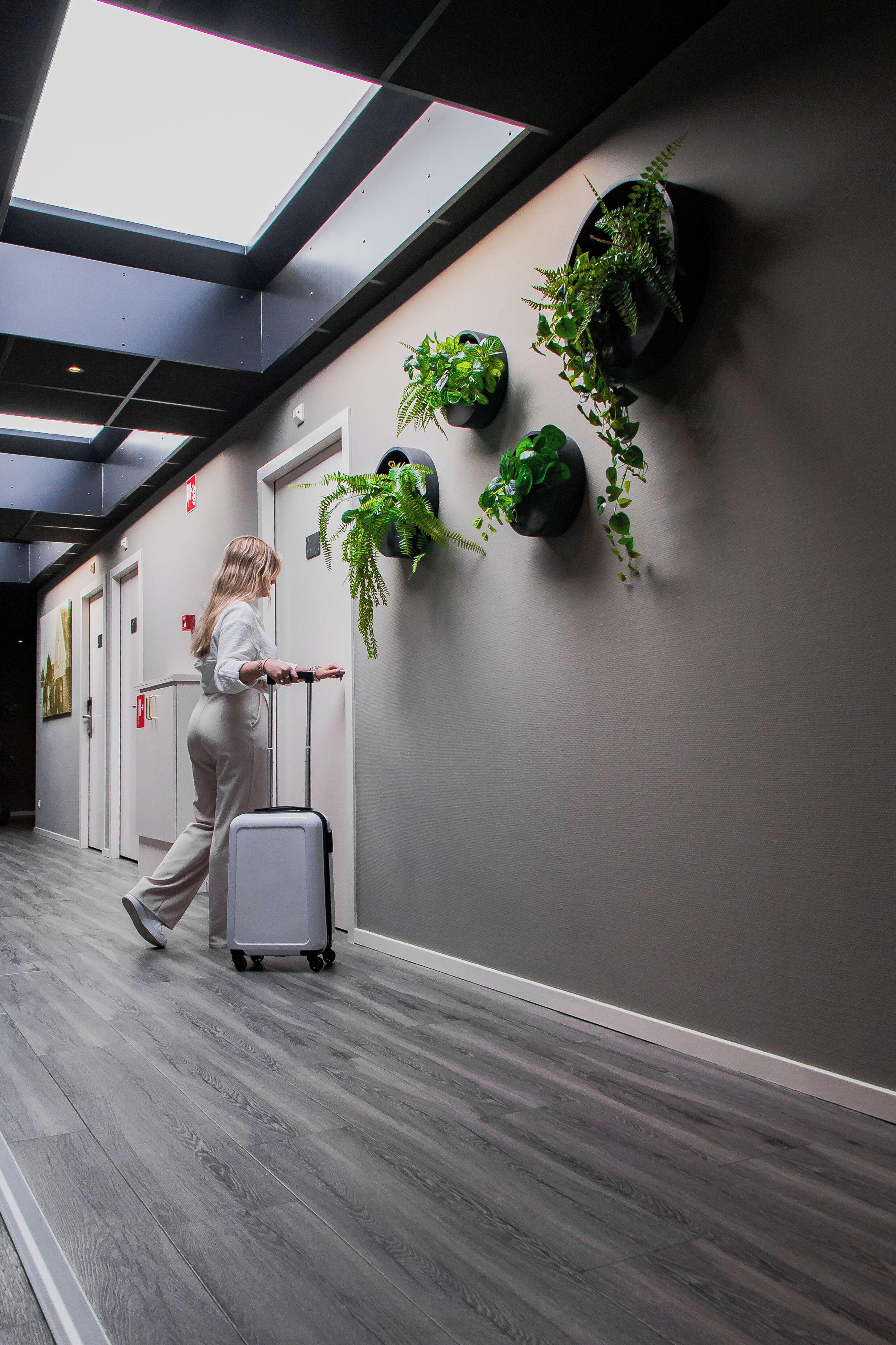 客房內保險箱、書桌、免費無線上網、床單