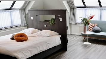 Suite, Whirlpool | 1 Schlafzimmer, Zimmersafe, Schreibtisch, kostenloses WLAN