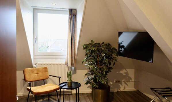 Economy-Zweibettzimmer | Zimmersafe, Schreibtisch, kostenloses WLAN, Bettwäsche