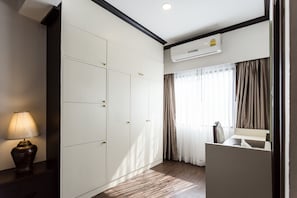 Family Room | Room amenity