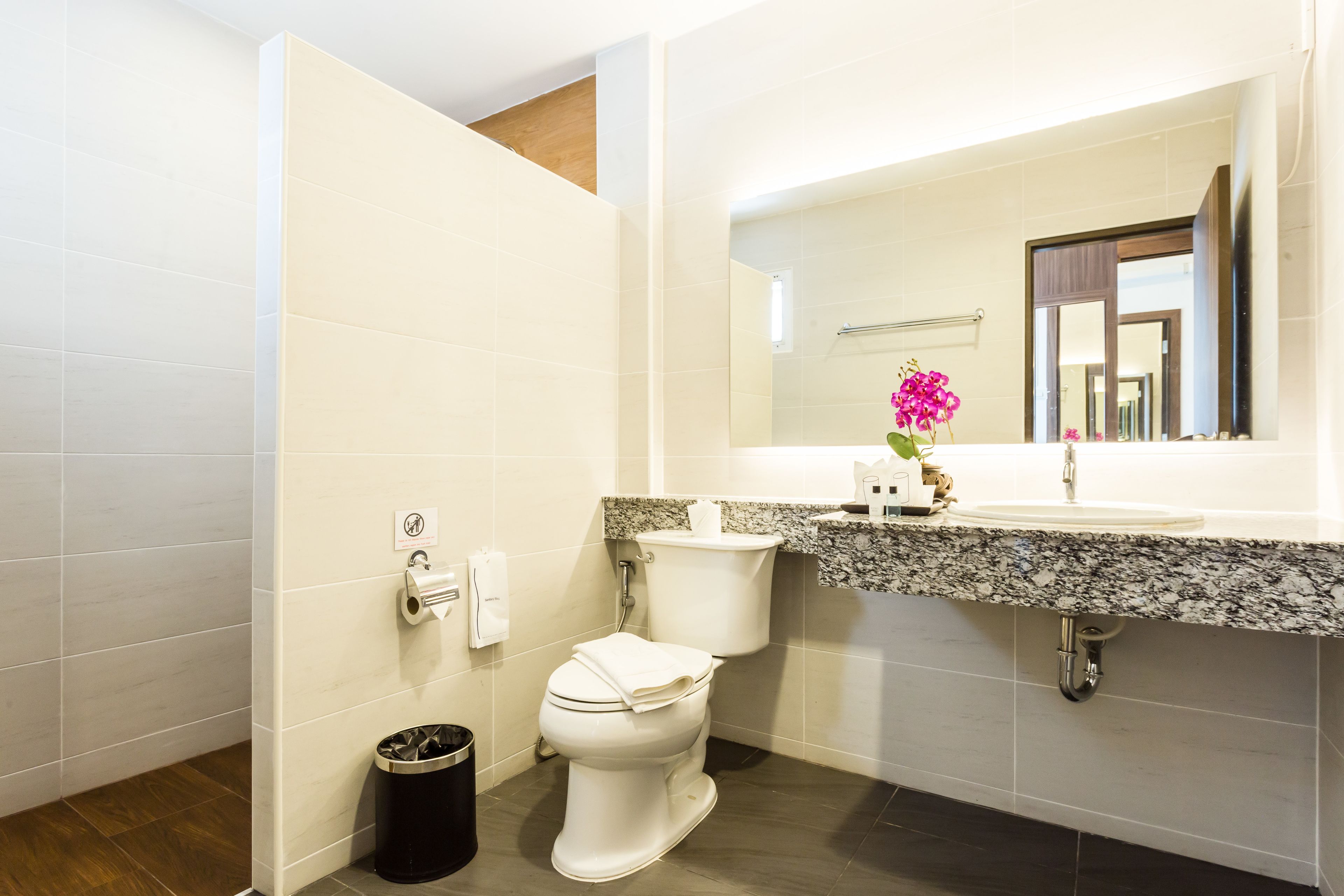 shower, free toiletries, towels