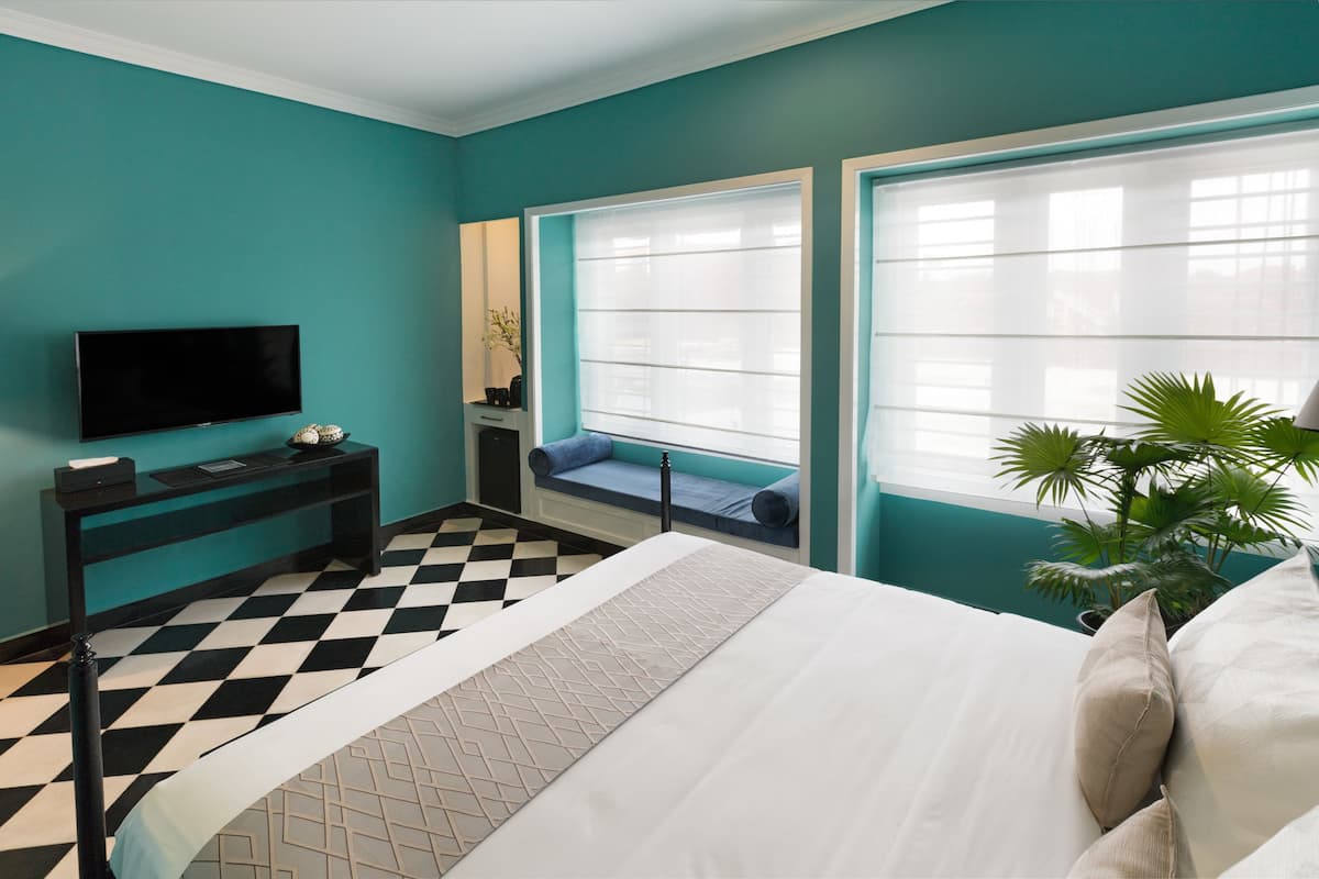Minibar, in-room safe, desk, iron/ironing board (on request)