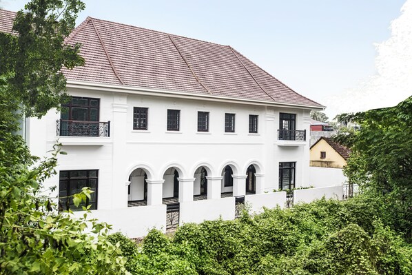 المنشأة من الخارج