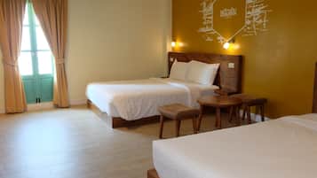 Tremannsrom – deluxe | Memory foam-senger, safe på rommet, wi-fi (inkludert) og sengetøy