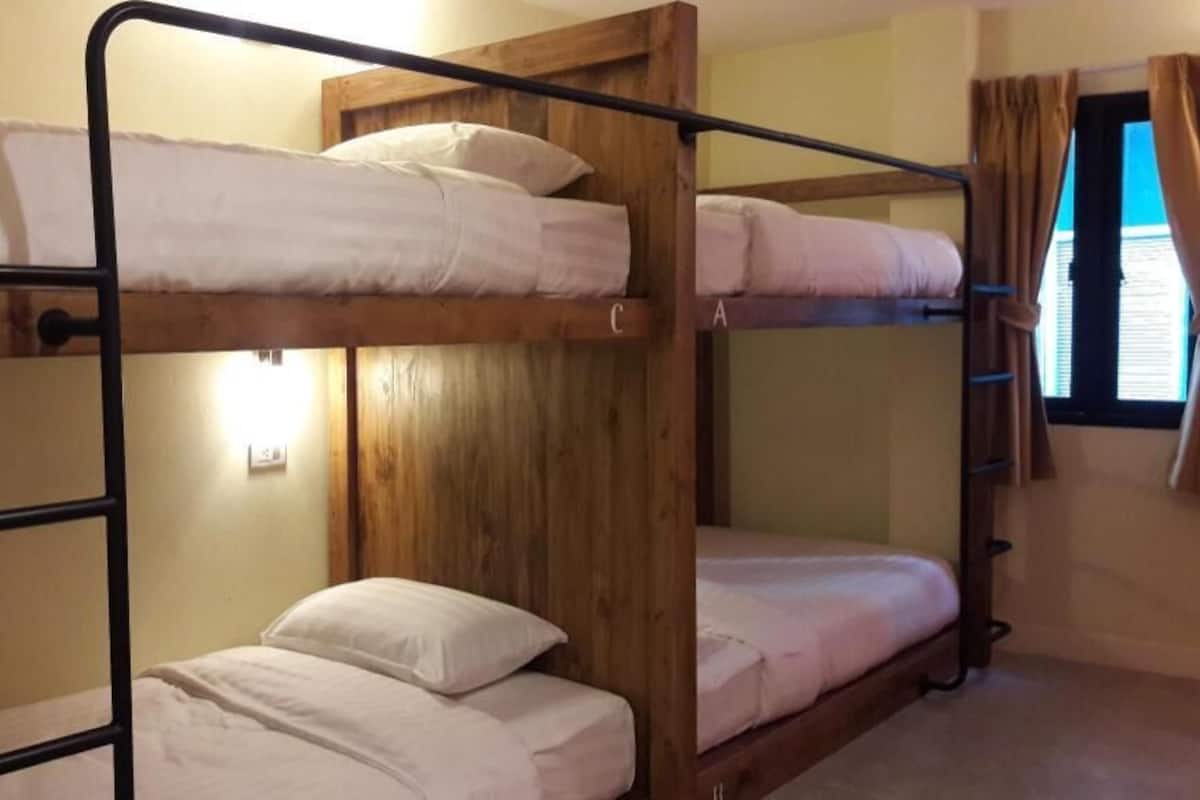 Matelas mémoire de forme, coffres-forts dans les chambres, bureau