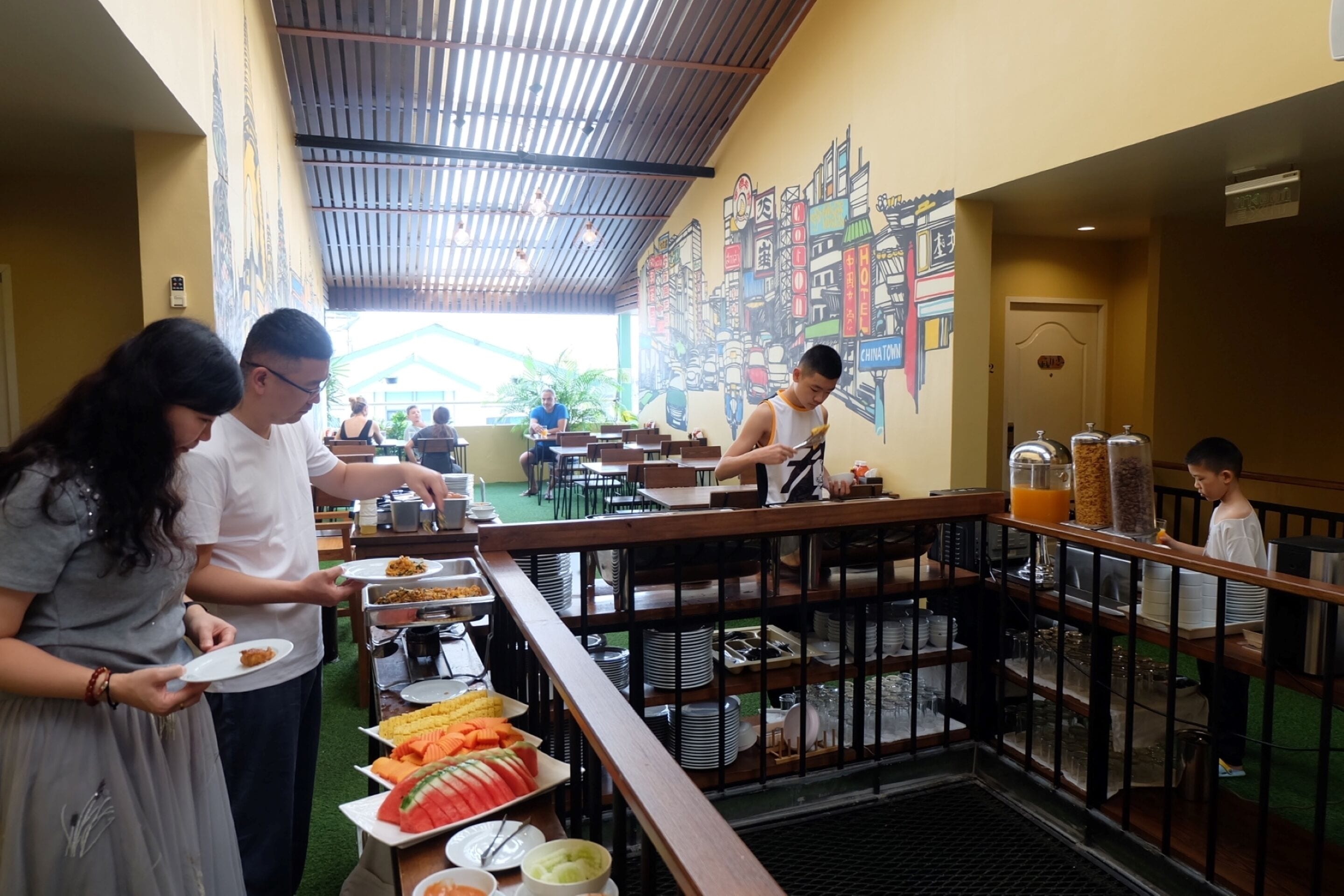 Desayuno con opciones de la cocina local todos los días (con cargo)