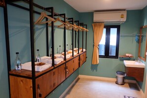 Chambre Familiale, 6 chambres | Matelas mémoire de forme, coffres-forts dans les chambres, bureau