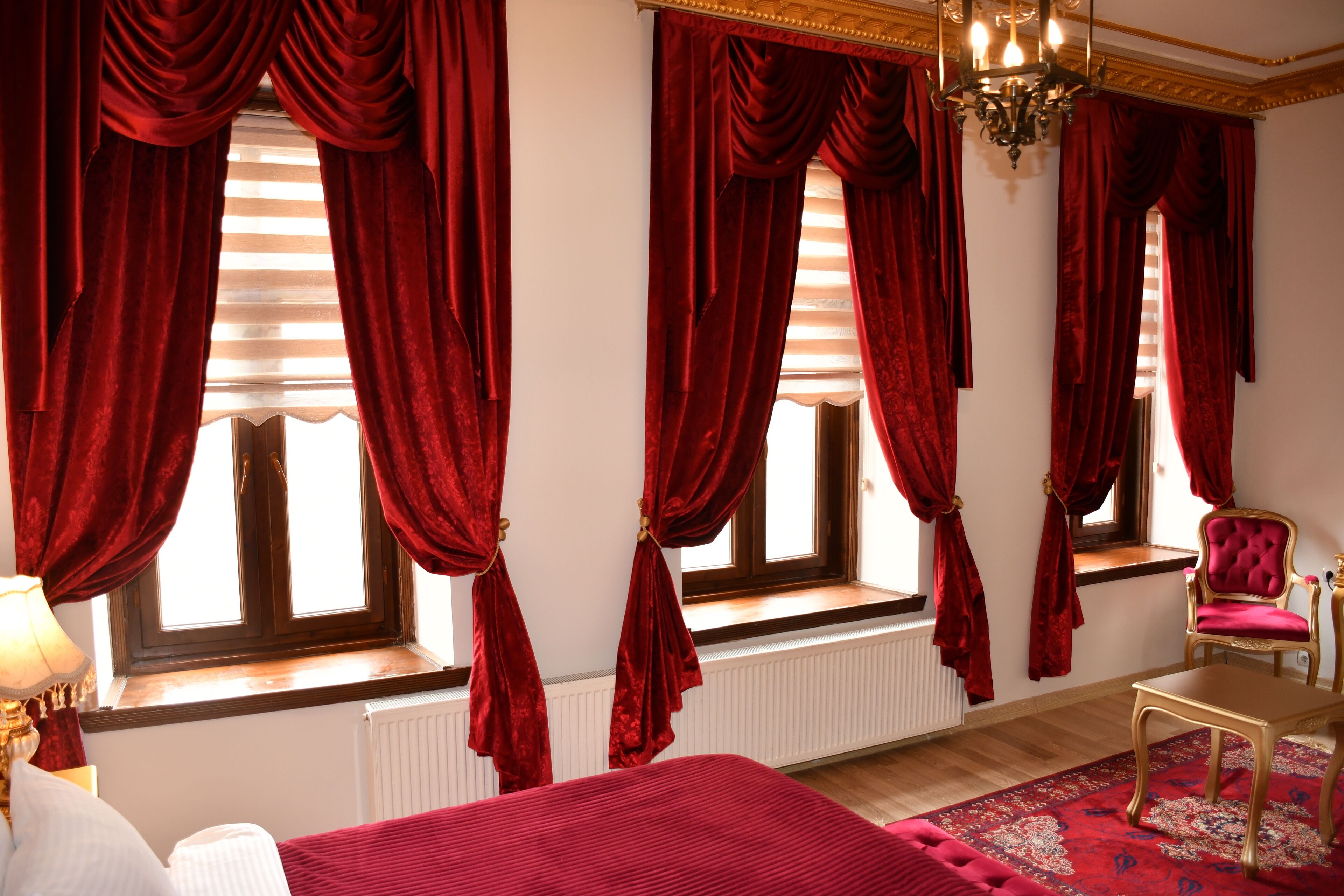 premium bedding, in-room safe, desk, soundproofing