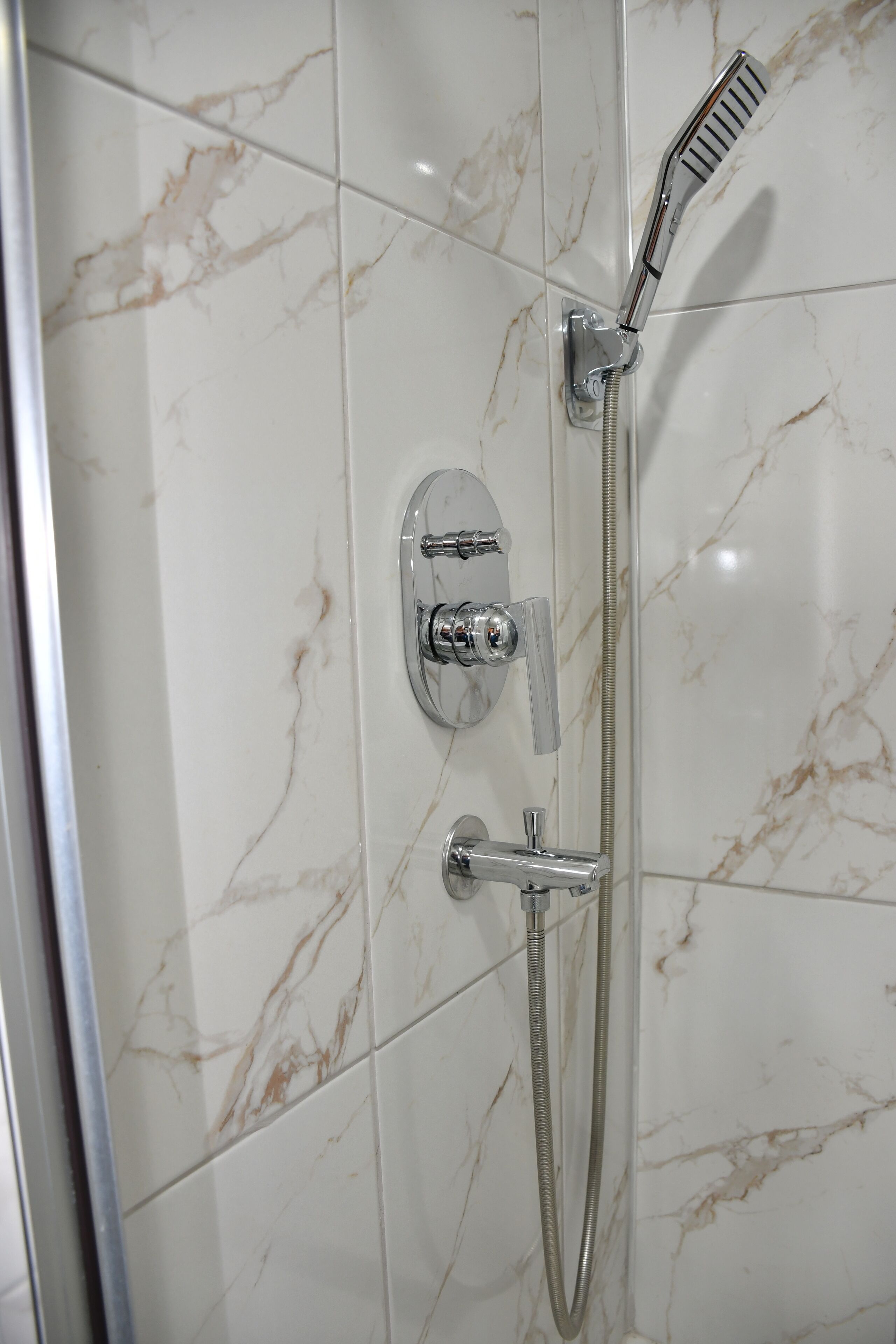 shower, free toiletries, hair dryer, slippers