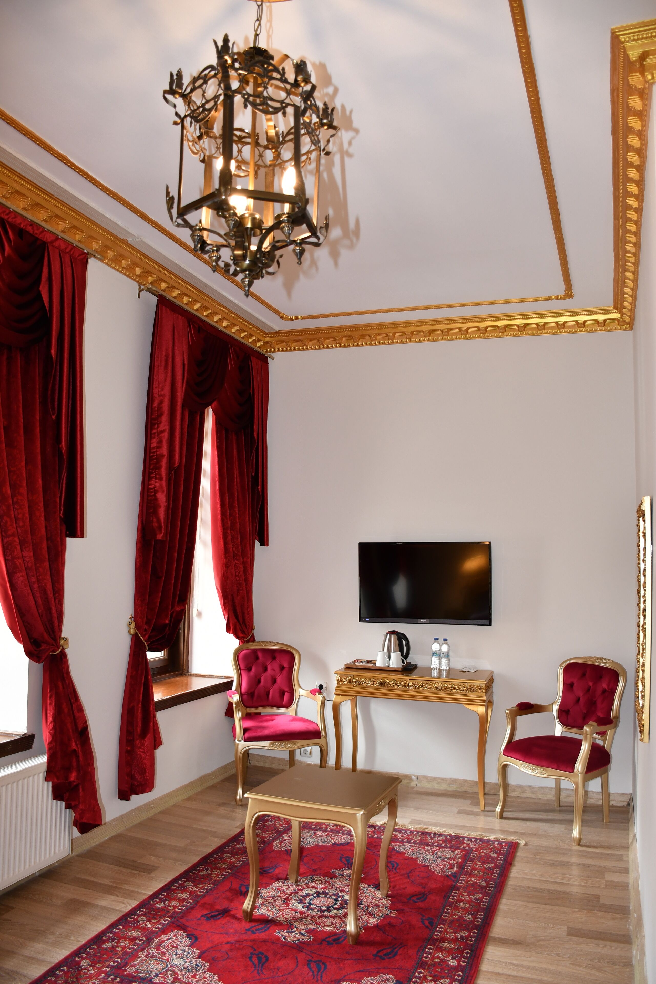 luxury room | premium bedding, in-room safe, desk, soundproofing