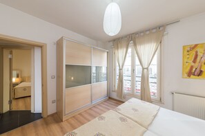 Huoneisto, 2 makuuhuonetta, kaupunkinäköala | Työpöytä, silitysrauta/-lauta, ilmaiset vauvansängyt, ilmainen Wi-Fi