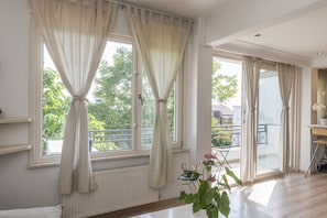 Apartment, 2 Bedrooms, City View | Living area