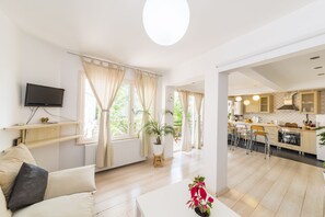 Apartment, 1 Bedroom, Garden View, Ground Floor | Living area