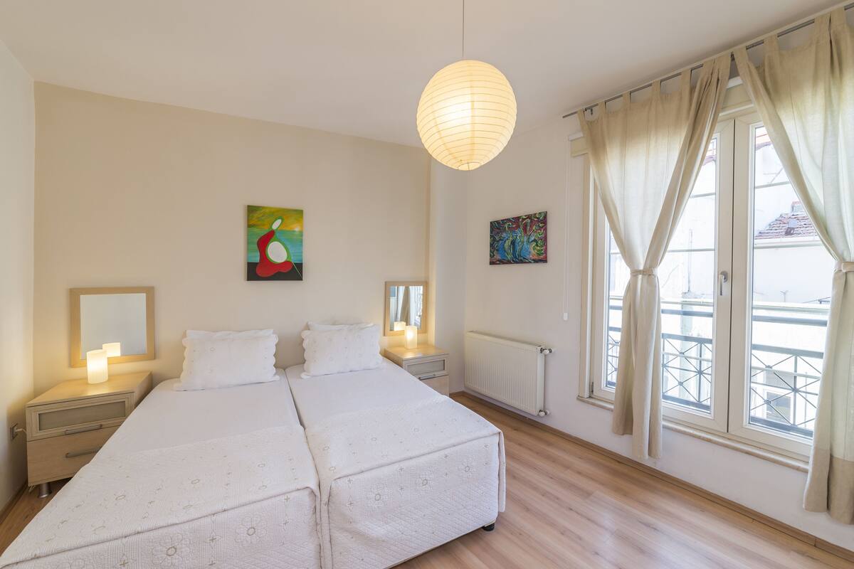 Apartment, 2 Schlafzimmer, Meerblick | 1 Schlafzimmer, Schreibtisch, Bügeleisen/Bügelbrett