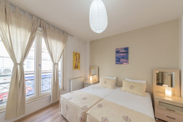 Huoneisto, 2 makuuhuonetta, kaupunkinäköala | Työpöytä, silitysrauta/-lauta, ilmaiset vauvansängyt, ilmainen Wi-Fi